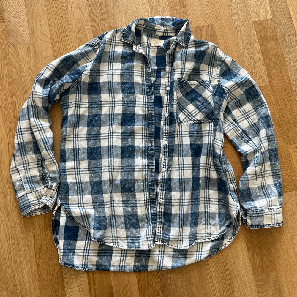 id:23 Blue and White Plaid Button Down Flannel - Size Small *Great Condition*